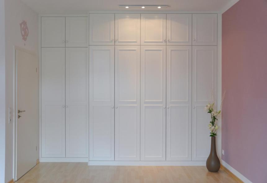 Wandschrank in weiß